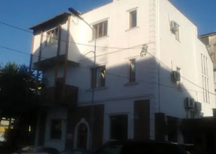 Artist 3* Tirana