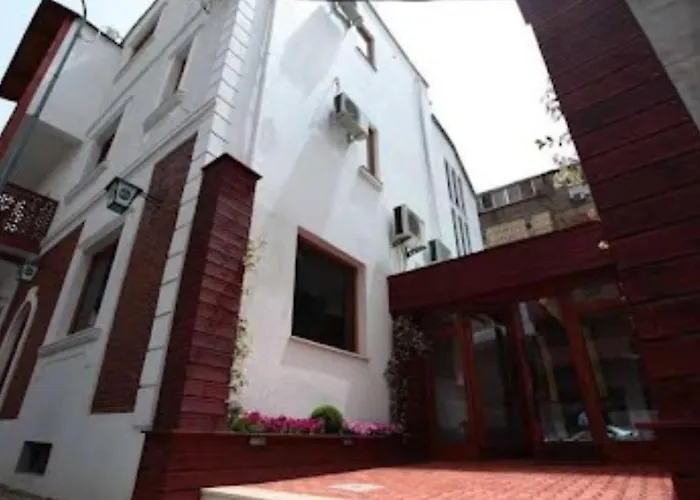 Artist Szálloda Tirana