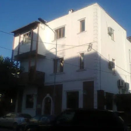 Artist 3* Tirana