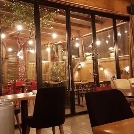 Artist 3* Tirana